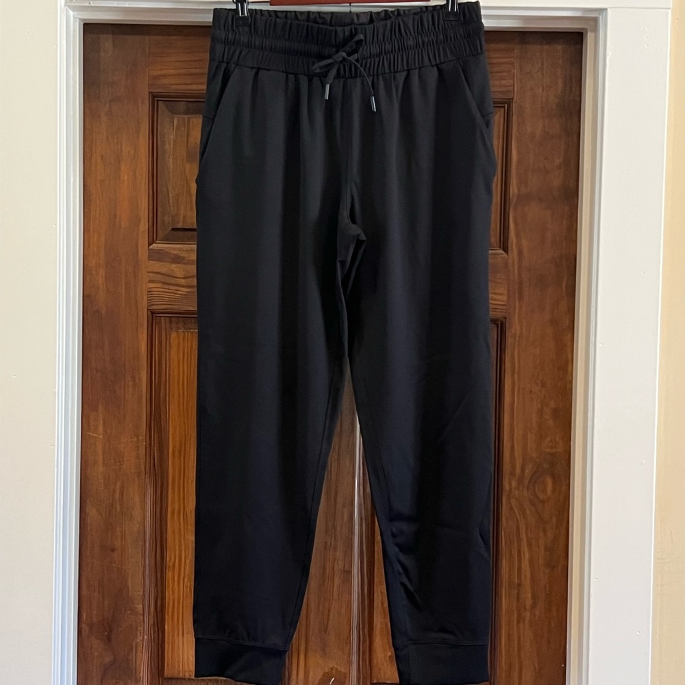 Women’s Travel Jogger - Black, Size M